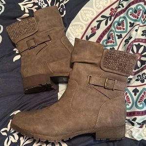 Maurice’s grey booties Size 10